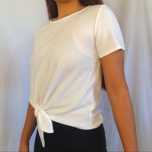 Green Envelope’s White Tie-Front Top - Picture 3 of 4